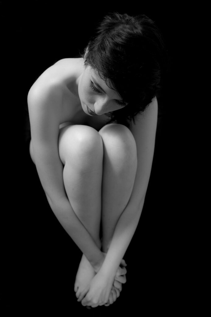woman, beauty, monochrome, beautiful, attractive, adult, girl, female, body, pose, model, sensual, caucasian, portrait